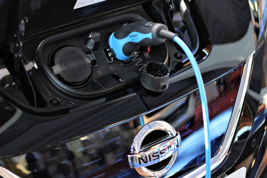 Nissan Leaf uzlāde